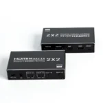 Hai thiết bị chuyển mạch HDMI Matrix 2x2 4K đặt cạnh nhau trên nền trắng
