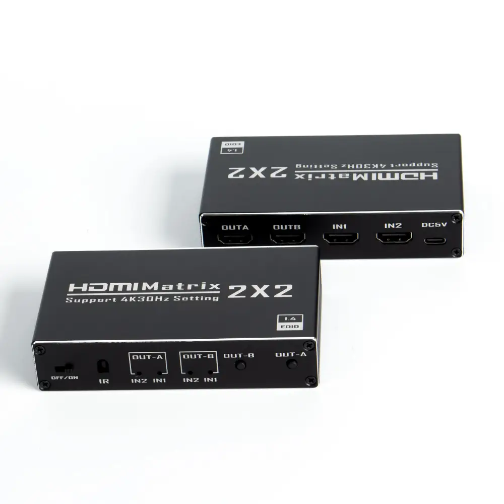 Hai thiết bị chuyển mạch HDMI Matrix 2x2 4K đặt cạnh nhau trên nền trắng