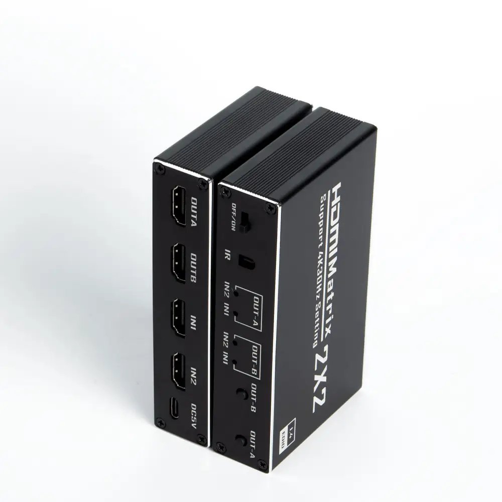 Góc chụp dọc chi tiết các cổng kết nối bộ gộp chia HDMI Matrix 2x2 4K